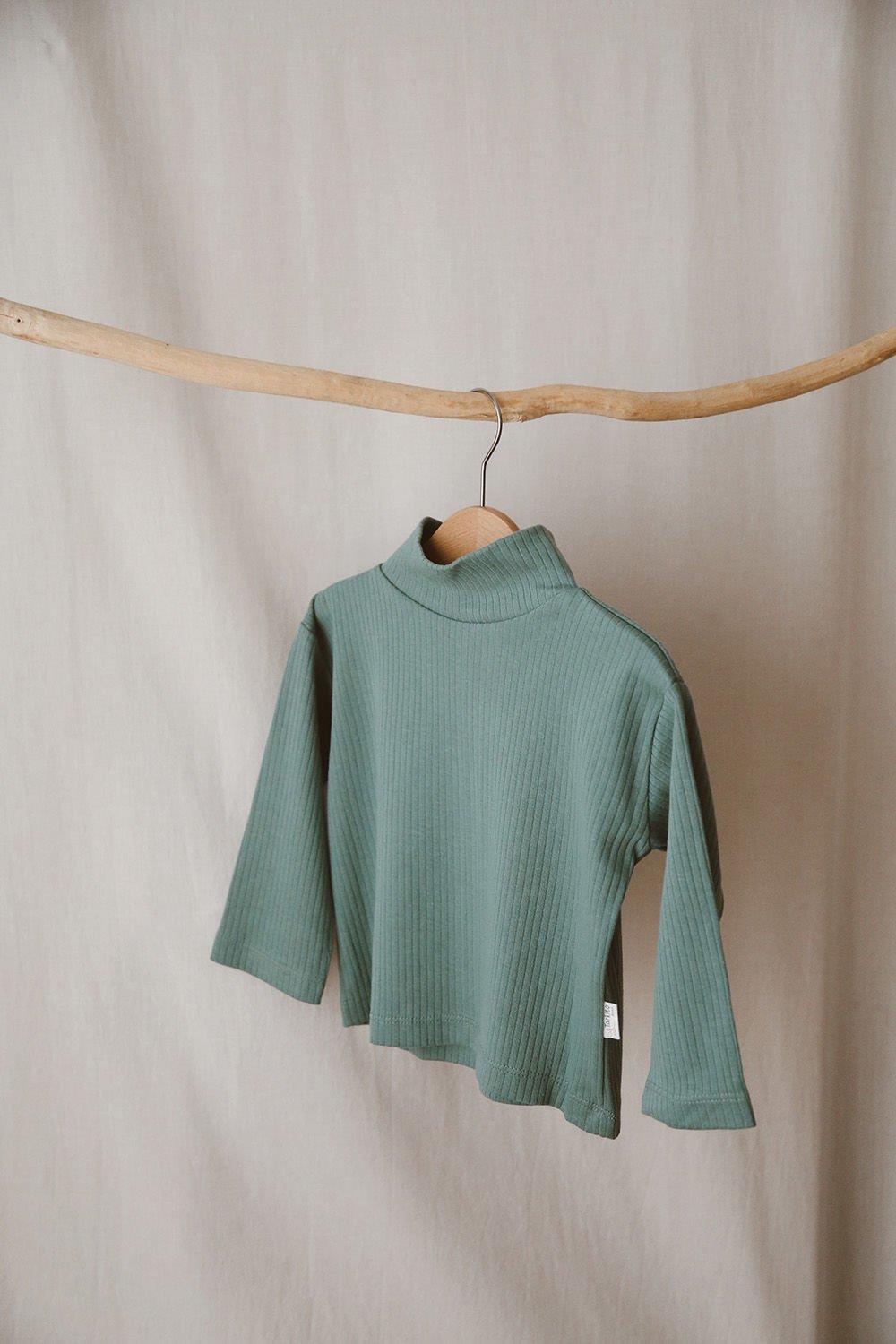 Olive green long-sleeve half turtleneck t-shirt