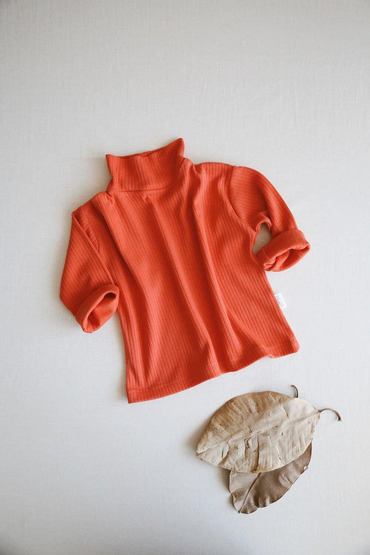 Coral long-sleeve half turtleneck t-shirt