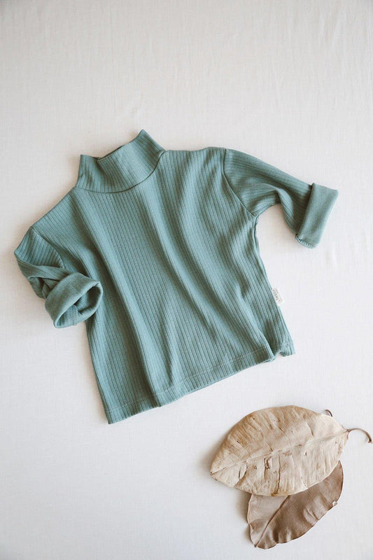 Olive green long-sleeve half turtleneck t-shirt